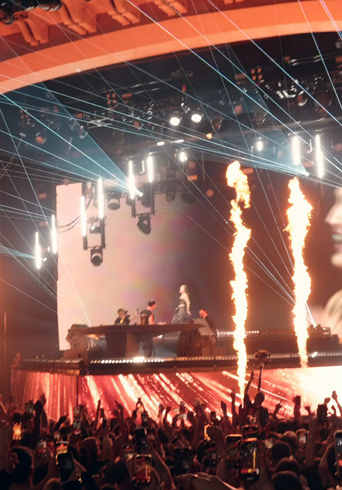 LONDON HOW TF FEELIN BABY 