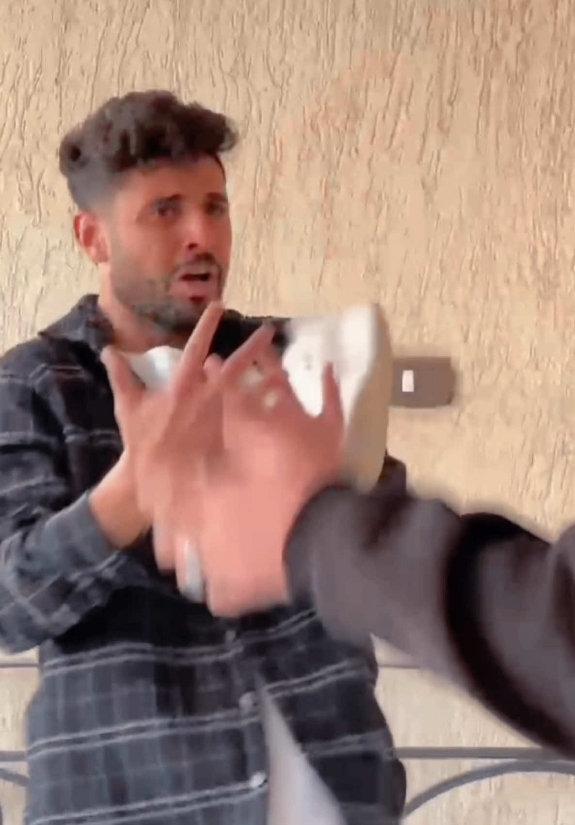 جتلكم بالجزء الخامس من قصة(ابويا ظلمني) وليد لبس الطعم وابوة طردوة هو ممكن يكون في اب كدة انفرجوا واستنوا الدمار الي جاي🔥🫡