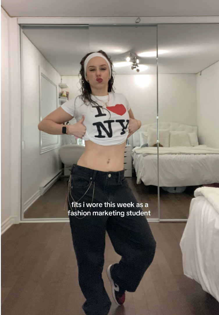 #ootw #fitcheck #schooloutfit #fashionmarketing #fashionmarketingstudent #outfitinspo #fashionschool #creatorsearchinsights 