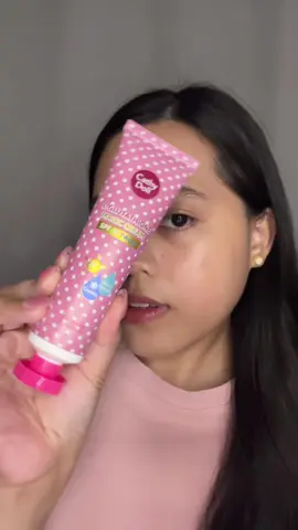 Take your sunscreen game to the next level! ☀️ The L-Gluta Magic Cream SPF 50 PA+++ from @cathydollphils instantly brightens your skin, giving it a youthful appearance and a gorgeous, subtle glow. #cdnextlevelsunscreen #cathydollph #sunscreen 