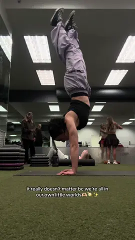 I love it💕✨ #handstand #calisthenics #calisthenicsgirls #gym #Fitness #fypシ 