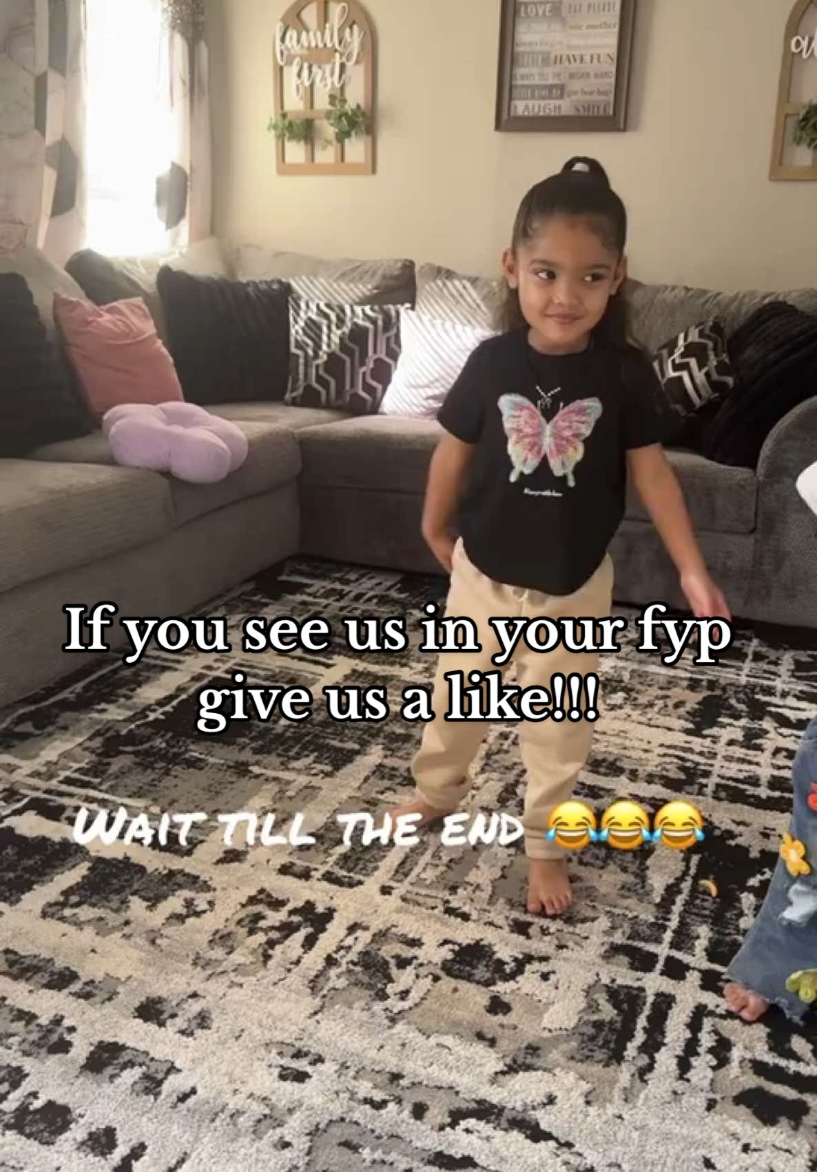 If YOU SEE US ON OUR FYP LET ME KNOW ! My girls wanted to make another tiktok, so here it is! 😂😂😂#girlmom#kidsoftiktok#fyppppppppppppppppppppppp#