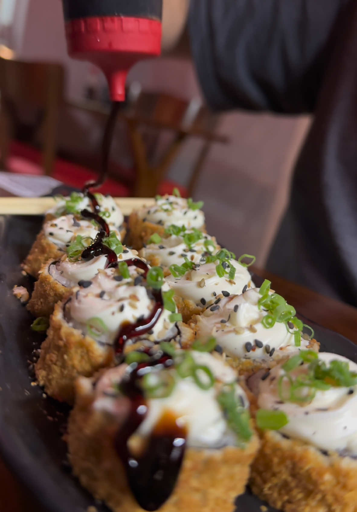 Hot roll com muitooo tarê 😍😍#comidajaponesa #sushi #hotroll 