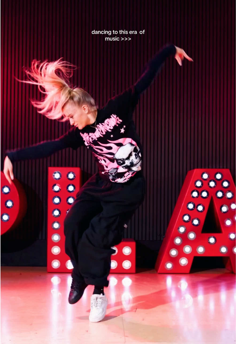 we love a good throwback ⚡️ dc: @Phil Wright #dance #dancer #viral #fyp #2000s 