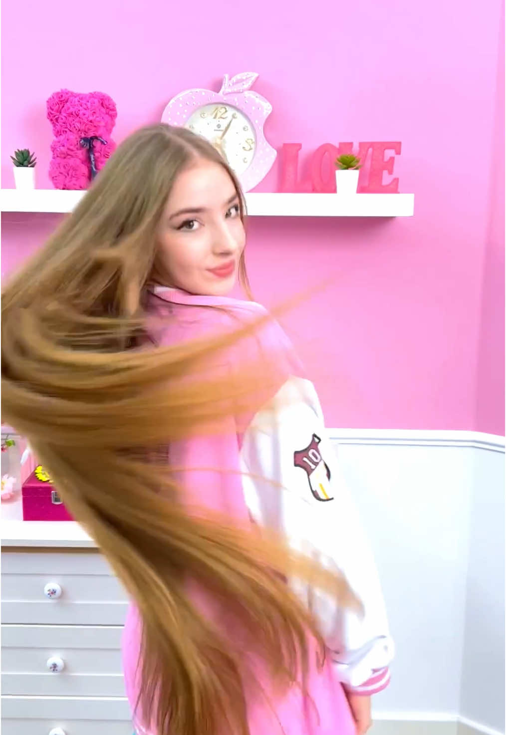 Do you like the color pink? 😉🤩😍#timtin #crazycasa #fyp #dance #usa #school #americanschool 