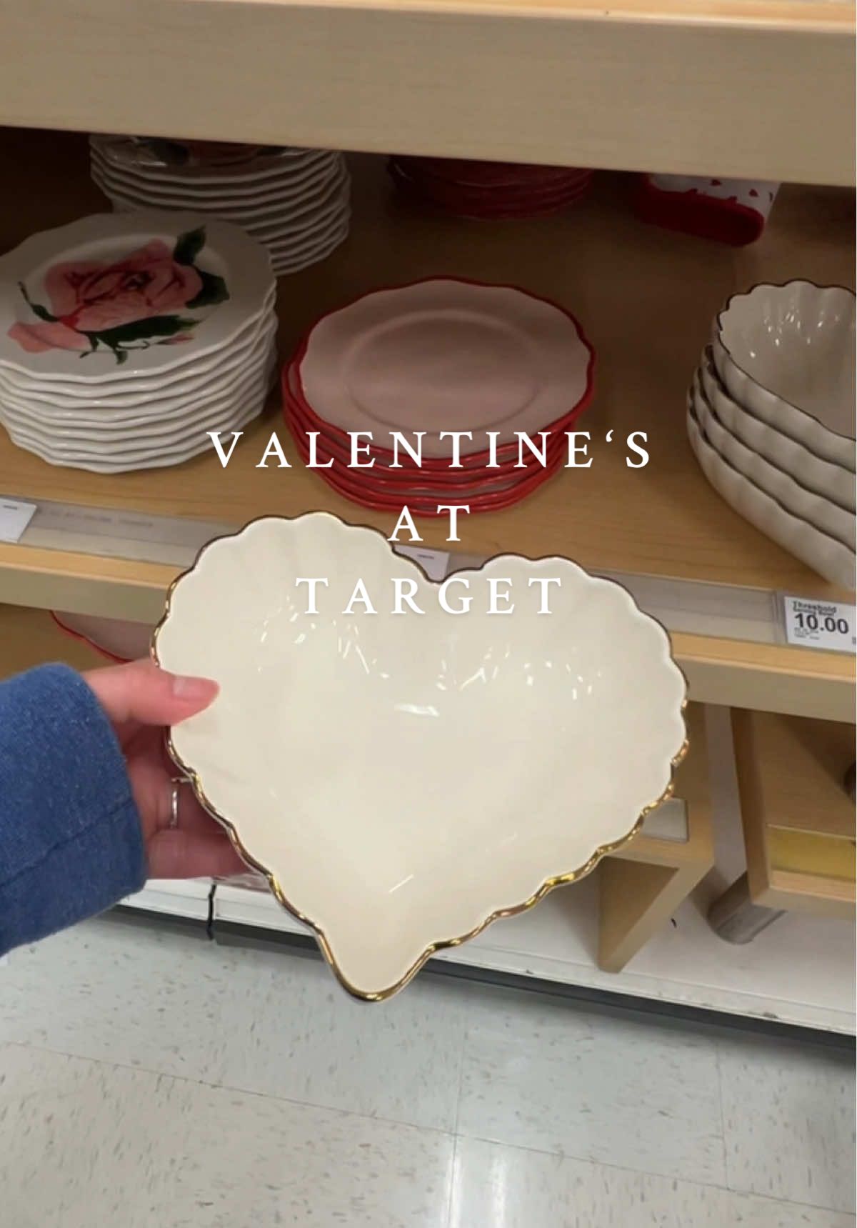Love all of the Valentine’s girly decor at target 💗 I don’t normally decorate for Valentine’s Day but everything is so cute 🎀✨🌷 #ValentinesDay #valentinesattarget #valentine #target #targetfinds #targetvalentines #targetrun #comewithme #fyp #Lifestyle #valentinesdaydecor #decor #homedecor 