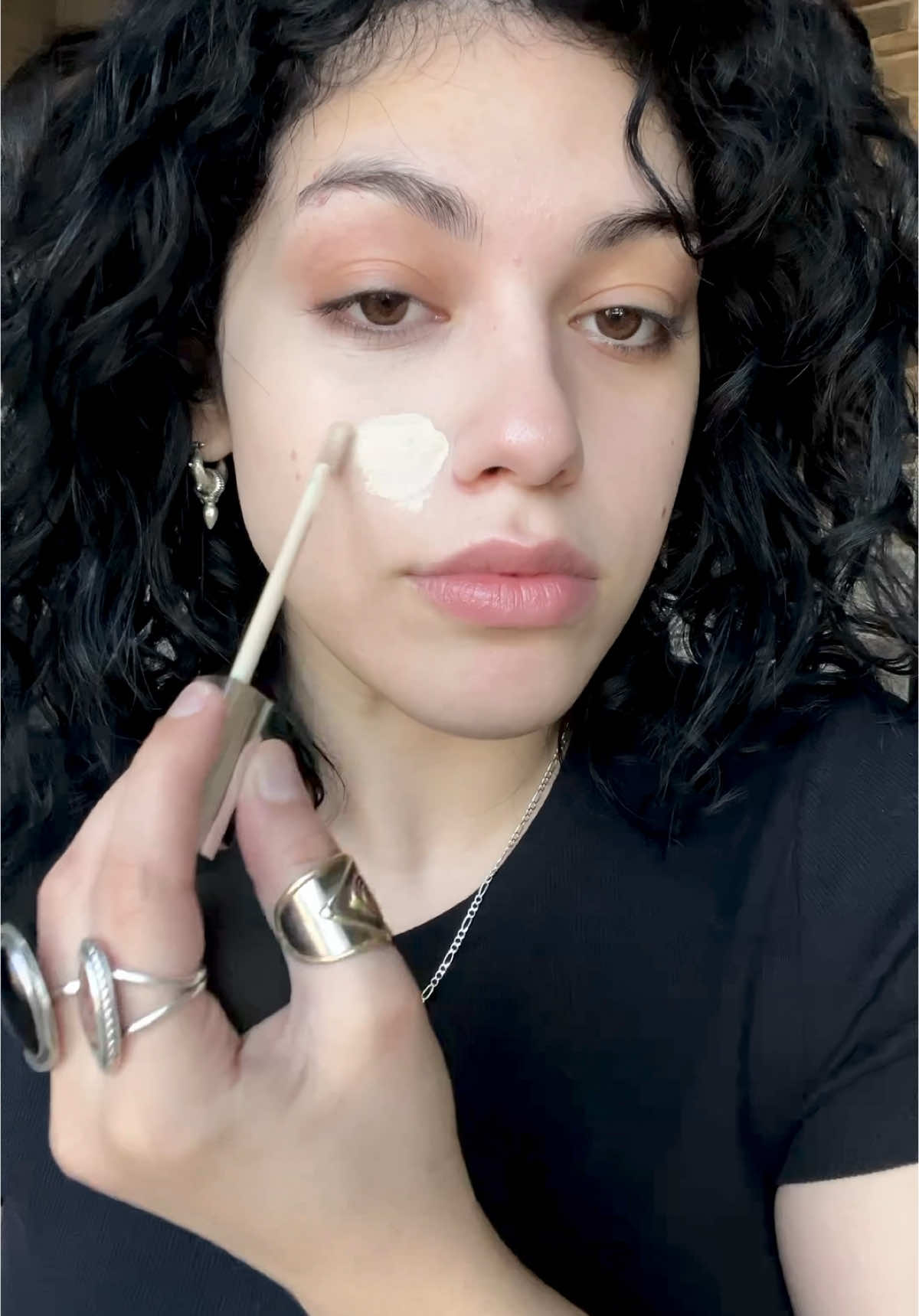Trying the @Neutrogena radiant cream concealer in ivory light 1 #makeup #drugstoremakeup #hydratingconcealer #hydratingmakeup #makeupreview #makeuptutorial #makeupfavorites #everydaymakeup #concealertips #concealerhack #neutrogena #skincare 
