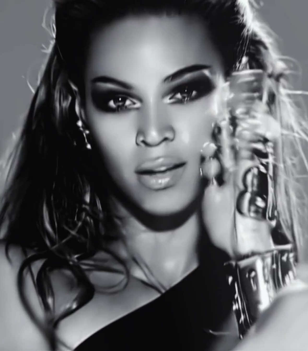 sasha fierce. #beydore #foryou #beyonce #edit #fyp #edits #aftereffects #beyonceedit sasha fierce single ladies ring on it beyonce edit iconic ellen show i am sasha fierce diva ; cc 89blonde