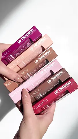 Un momento ASMR con nuestros NUEVOS Lip Treatments 😌🍓🍦🥥  #beautycreationsmx #maquillajeeconomico #lipbalm #balsamosdelabios #balsamolabial #asmr #asmrsounds #makeupasmr 