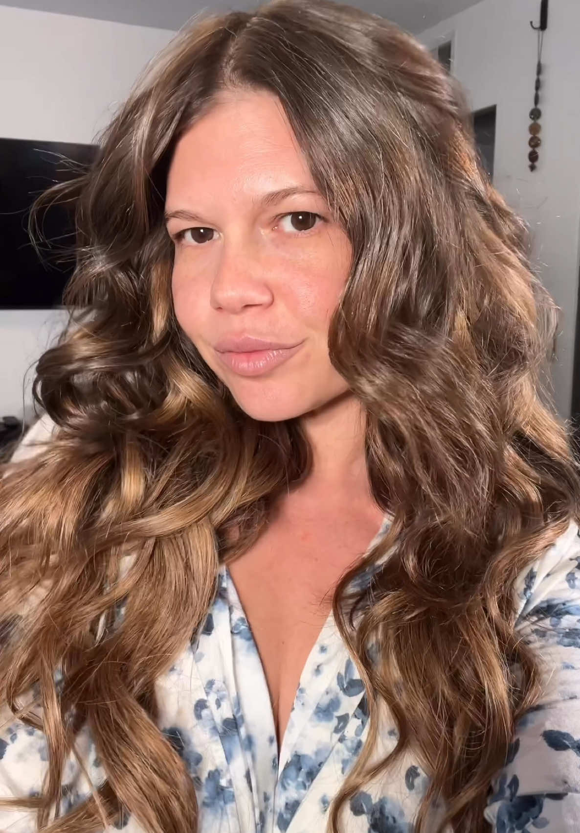 Something about this glam tho ✨🤗 Thank you @Peach Glam 🙏🏼😘 #fyp #foryou #chanelwestcoast #ridiculousness #beforeandafter #makeup #hair #glam #queen 