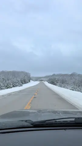 Driving through the snowy highways of Missouri ❄️🌨️ The peaceful winter scenery makes the road feel like a journey through a wonderland. 