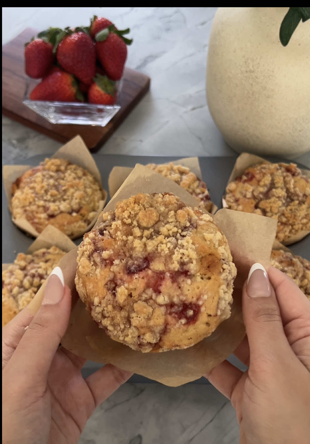 Strawberry white chocolate chip muffins 🍓🤍 #baking #muffins #asmr 