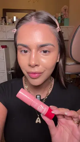 Tentando achar o blush perfeito para o meu rosto parte 3 🎀 que nota vocês dão para esse?  Me: 8/10  #blush #makeup #maquiagem #maquiaefala #blushcremoso #creamblush 