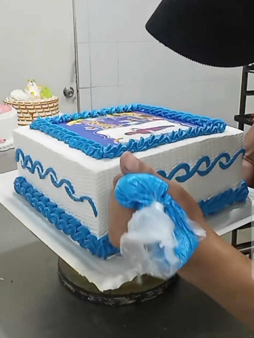 squadr cake  bonita decoration de pasteles #dilicious #cakedecorating #foodtiktokcake #ASMR #videosviral #pastelescreativos #cake @Food internacional @mundo pasteleria  como decorar pasteles #cake #cakedcorating 