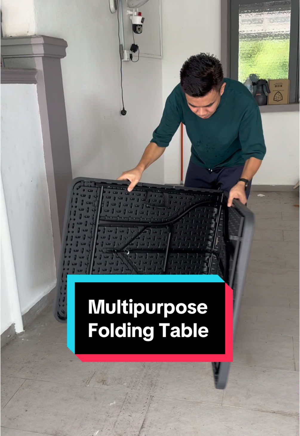 Alahai nak buka tutup senang lipat je multipurpose sungguh! Meja besar kukuh pulak tu 💪🏼 #mejalipat #mejalipatportable #portabletable #mejalipatmurah #mejaniaga #mejalipatjualan 