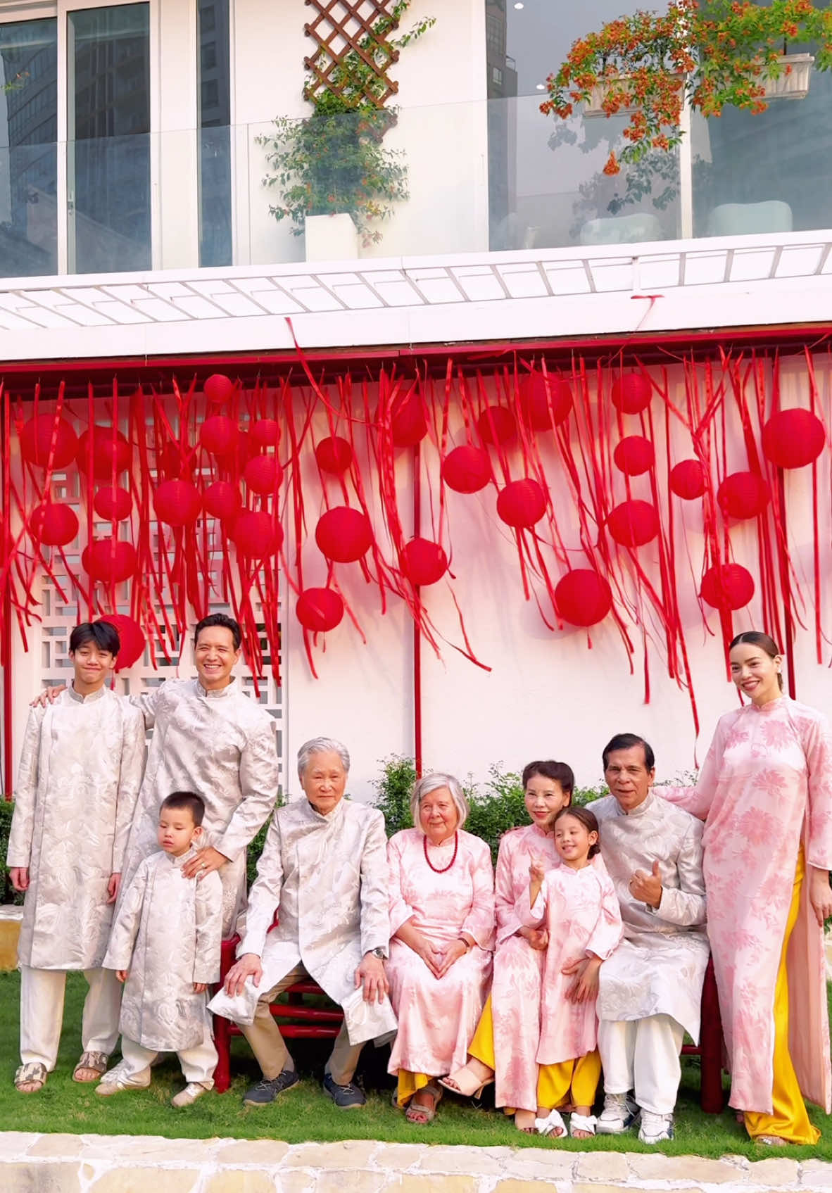 26 Tết của nhà em ❤️ Đầm ấm, sum họp mỗi năm thật Hạnh Phúc🌹 Mình trân trọng từng khoảnh khắc có nhau đủ đầy 🧧  Xin chúc tất cả một năm mới Bình An 🙏