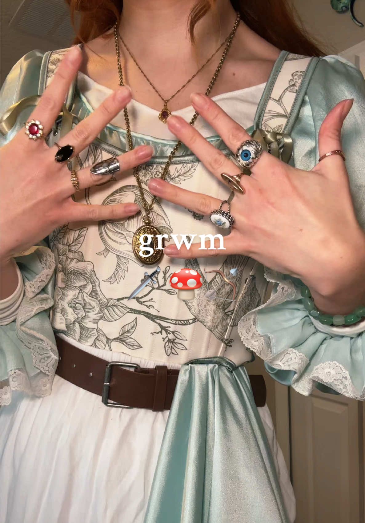 get ready with me to go to the Renaissance Faire! 🗡️🍄✨ #grwm #getreadywithme #getdressedwithme #OOTD #renaissancefestival #renaissancefaire #renfaireoutfit #renfairegrwm 