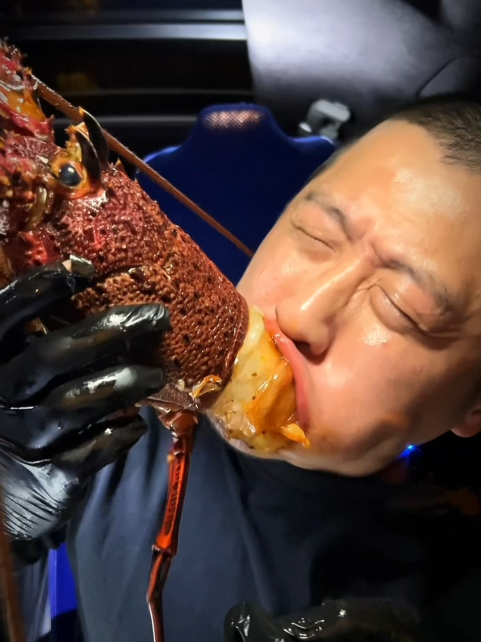 Chewing lobster tail 🦐🤤 #youtube #rednote #epicfood #viral #fyp #baso #ratucabe #tulangsumsum #nentygarutkarawang #thailand🇹🇭 #shorts #mukbang #asmr #food @SEAFOOD 