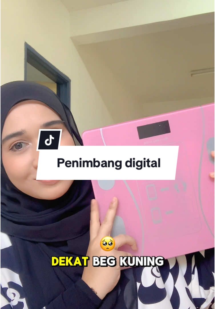 Kat rumah wajib ada 1 penimbang macam ni, risau dah diet tapi berat tak turun #penimbangdigital 