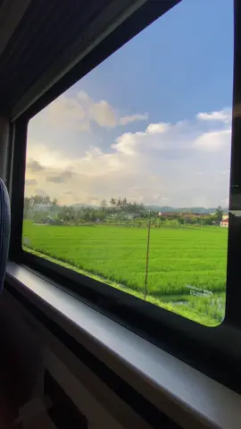 Naik KA Logawa kemaren sore , dapet pemandangan secantik ini 😍 MasyaAllah ✨  #CapCut #keretaapi #keretaapiindonesia #keretaapikita #keretaapitiktok #kereta #kalogawa #kalogawanewgeneration 