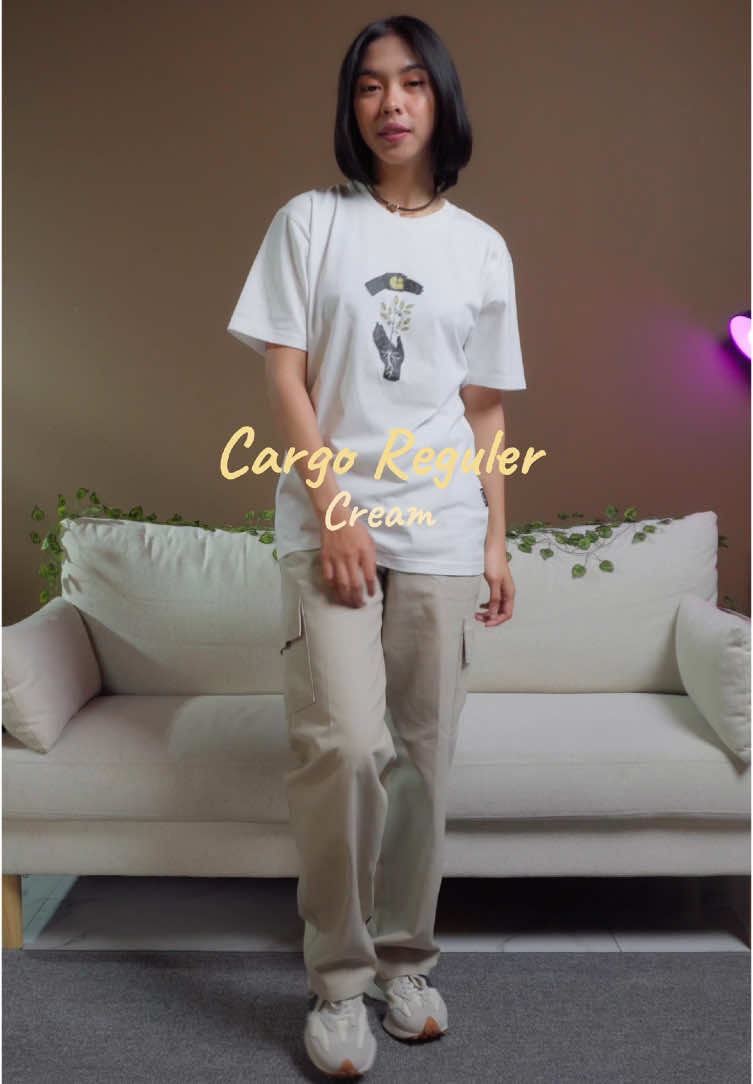 Cargo Reguler di varian warna Cream✨ . Yuk Kepoin aja celananya di Live kita ya ✨😉 . #celanacargo #celana 