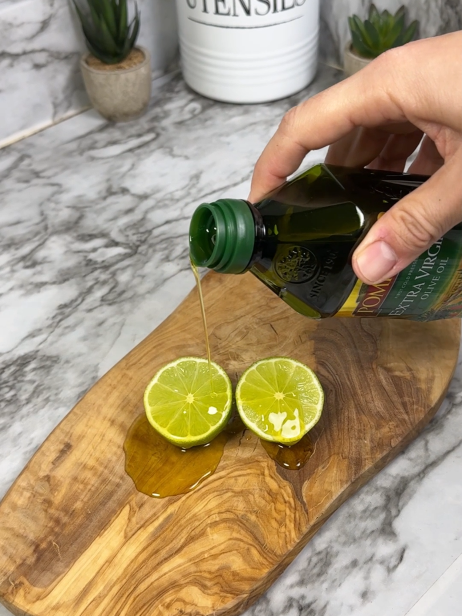 When life gives you lemons, add olive oil and watch the magic! 🍋#homeremedies #healthyrecipes #lifehacks