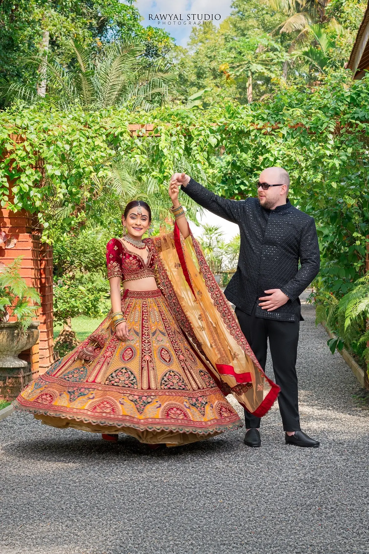 ඒ දෙන්නා හරිම ලස්සන කපල් එකක් @Ceylon Bridel & Luxury Sarees 