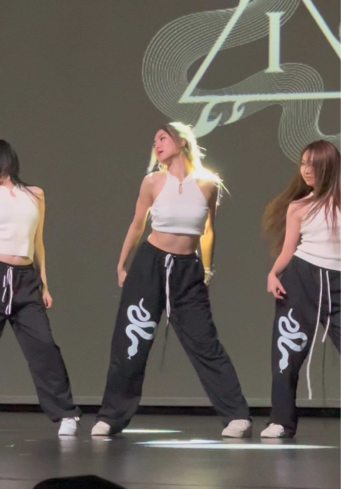 My fav@katseye world @KATSEYE dance cover had to bring it to the stage  #katseye #dreamacademy #breakfree #fyp #dance #kpop #kpopcover #dancetok 