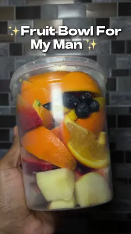 Wife duties💙 @🧐WHATS IN YOUR FOOD🥸  #husbandwife #marriage #fruit #organic 