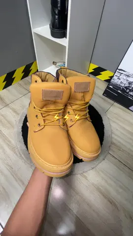 rekomendasi sepatu boots yang cocok buat jadi sepatu outfit skena kalian🤩😋 #sepatuboots #boots #sepatu #sepatuhigh #sepatumurah #fyp 