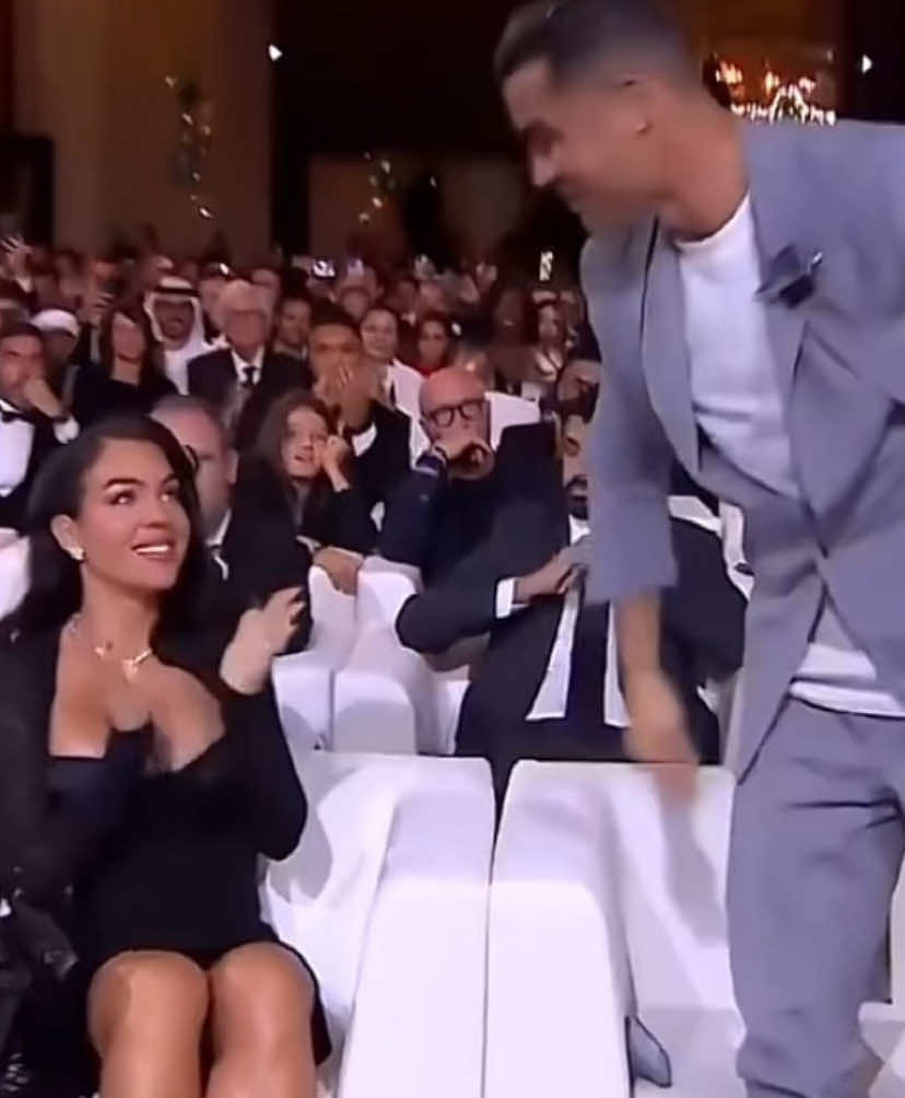 Their bond♥️ #georginarodriguez#cristianoronaldo#crisgina#Love#dubai#unitedarabemirates#paparazzi#bond#foryou#fy#fu#fyp 