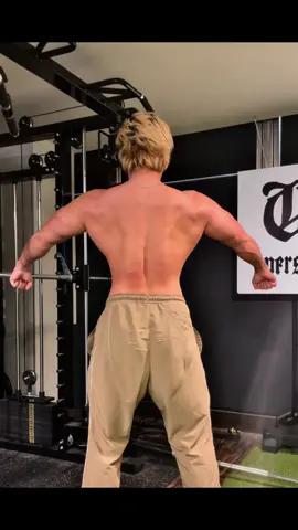 マジでサボりすぎです すいません ちゃんとトレーニング動画載せますので許してください。笑 #筋トレ  #フィジーク  #fwj  #workout  #静岡パーソナルジム  #背中トレ 