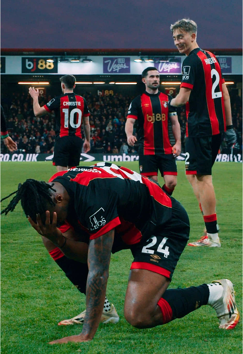 Can you dig it, suckaaaa? 😅  As promised, @Antoine Semenyo delivered the Spinaroonie 😍 #WWE #BookerT #PremierLeague #spinaroonie 