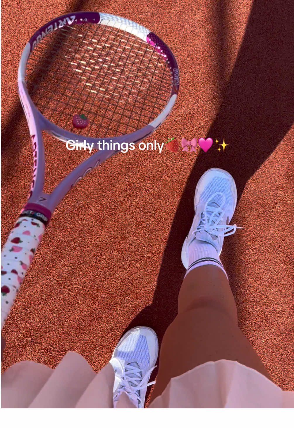 The matching socks, grip and shock absorber is a must✨ #tennis #girlythings #tennisgirl #tennisoutfit #adidas #fyp #getagrip 