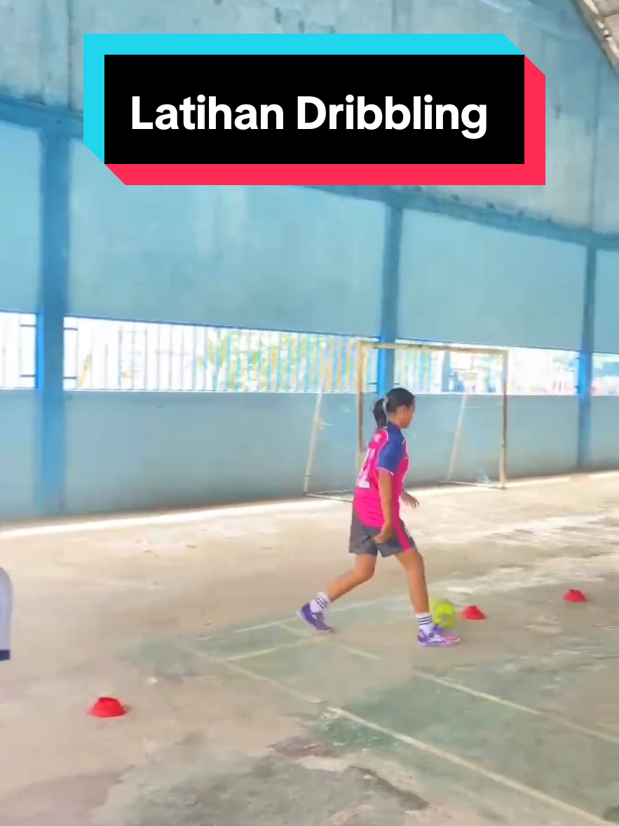 Bagian 18 | Latihan Dribbling dalam futsal #latihanfutsal #futsalindonesia #futsalwanita #trainingday #fyp #latihandribling  #fyppppppppppppppppppppppp 