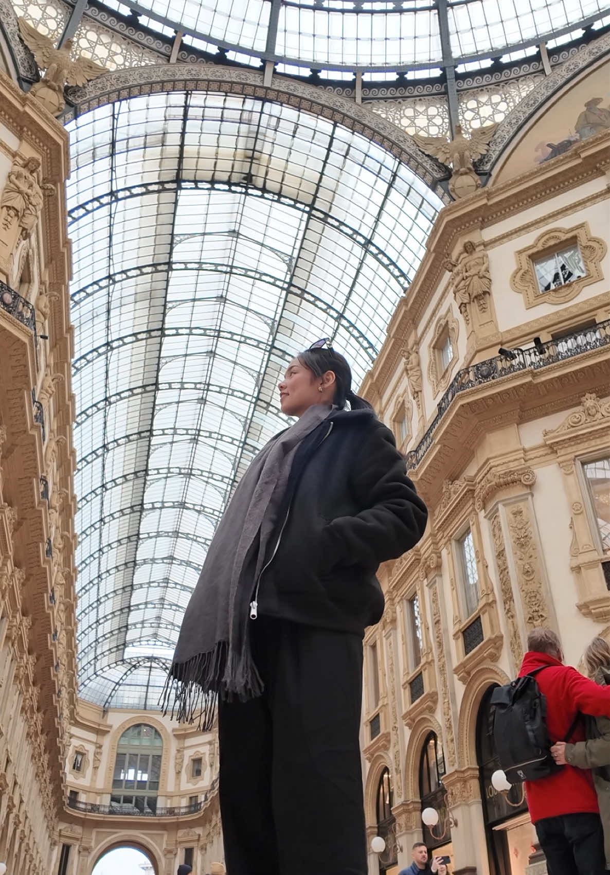 fit check around milano edition 🇮🇹♥️ #OOTD #outfit #milan #fashion #italy #duomo #galleriavittorio #arcodellapace #travel #skyechua #fyp 