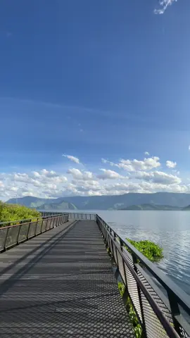 Abang-abang Batak yang sering explorer danau toba ini dapat salam ini ya, buat kalian yang sudah datang main ke danau toba. Ayo liburan ke danau toba Ga usah jauh-jauh  Liburan di danau toba aja🌿 #holiday #danautoba #danautobasamosir #danautobasumut 