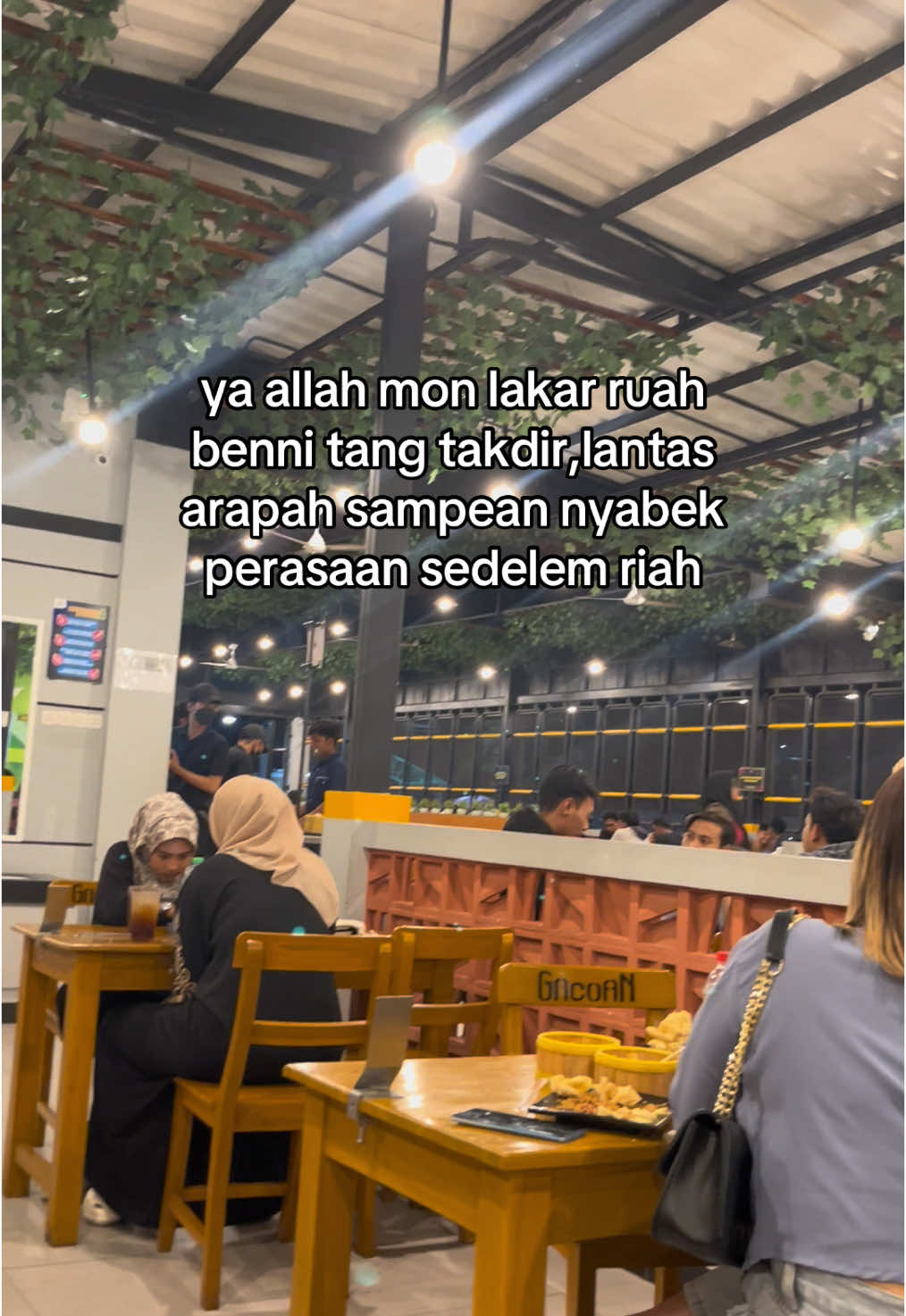 Semoga orangnya gak ngeliat 🤭#katakata #qoutesmadura #maduraketapang #madurapride 