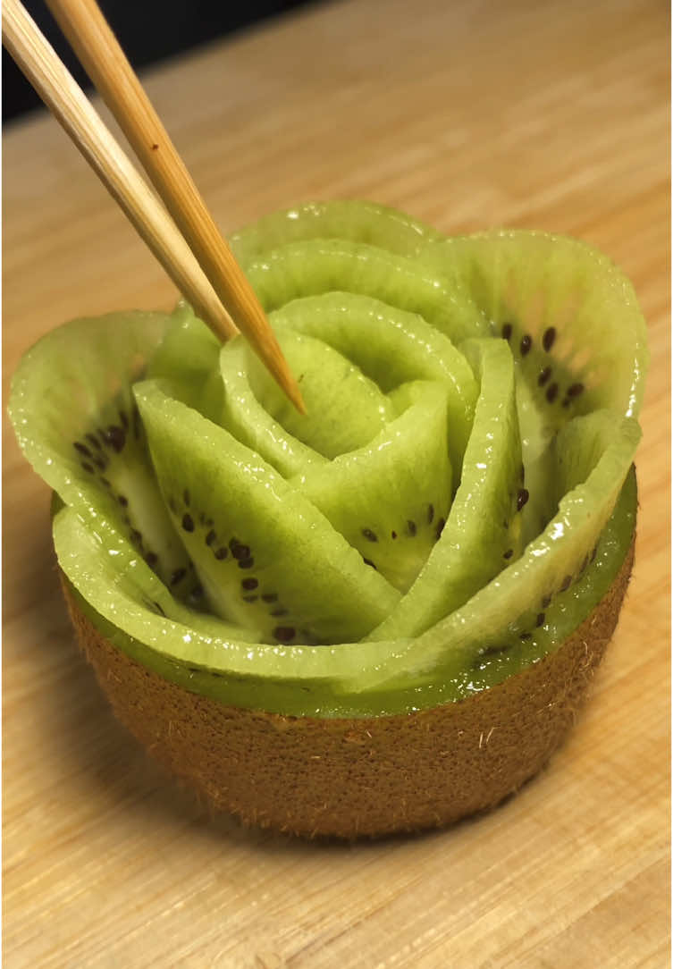 キウイの飾り切り🥝🌹 Kiwi decoration cut!  Amazing knife skills🔪 #料理 #包丁 #飾り切り#フルーツカット 