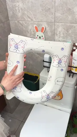 #马桶垫 #坐垫 #马桶坐垫 #Toilet mat #toilet seat #seat cushion   Nowadays, we are using this type of toilet seat that can be used all year round, and it won't freeze in winter. It is made of EVA material, soft and comfortable, easy to clean, and comes with a handle that won't get dirty. After use, it can be wiped clean and hygienic. #居家好物 #tiktok 