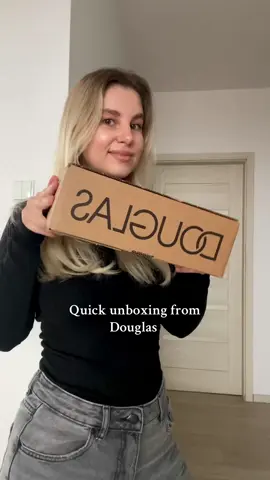 Unboxing of a package from @douglas_polska ❤️ #unbox #unboxingvideo #unboxingasmr #douglas #douglascosmetics #realshea #ratedgreen #ouai #ouaihaircare #fableandmane #SelfCare #selfcareroutine #selfcaretips #haircareroutine #HairCareTips #BeautyReview #beautyblogger 