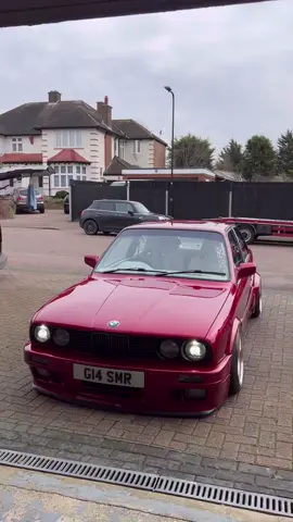 I took this monster out of my garage to wash it with the power of a V8 engine. Enjoy the view of this monster❤️🔥#capcut #e30familyworldwide #foryou #fyp #explore #E30 #tiktok #viral 