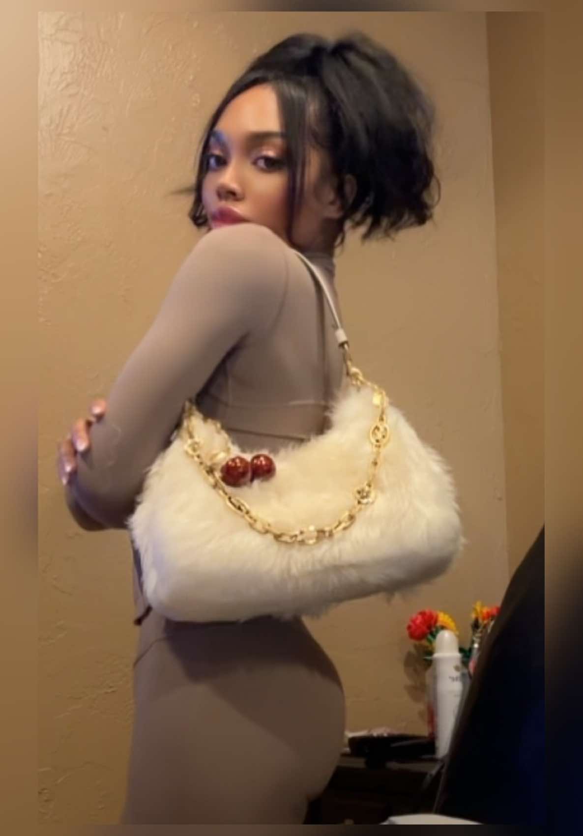 My very first @Coach bag 🤍 I added the Coach cherry charm & chain strap to complete this look ✨ #coachjuliet #lululemon #lululemonaddict #coach #coachbag #trending #coachaccessories #coachbags #coachcherrycollection #coachnyc #pursetok #coachcharm #viral 