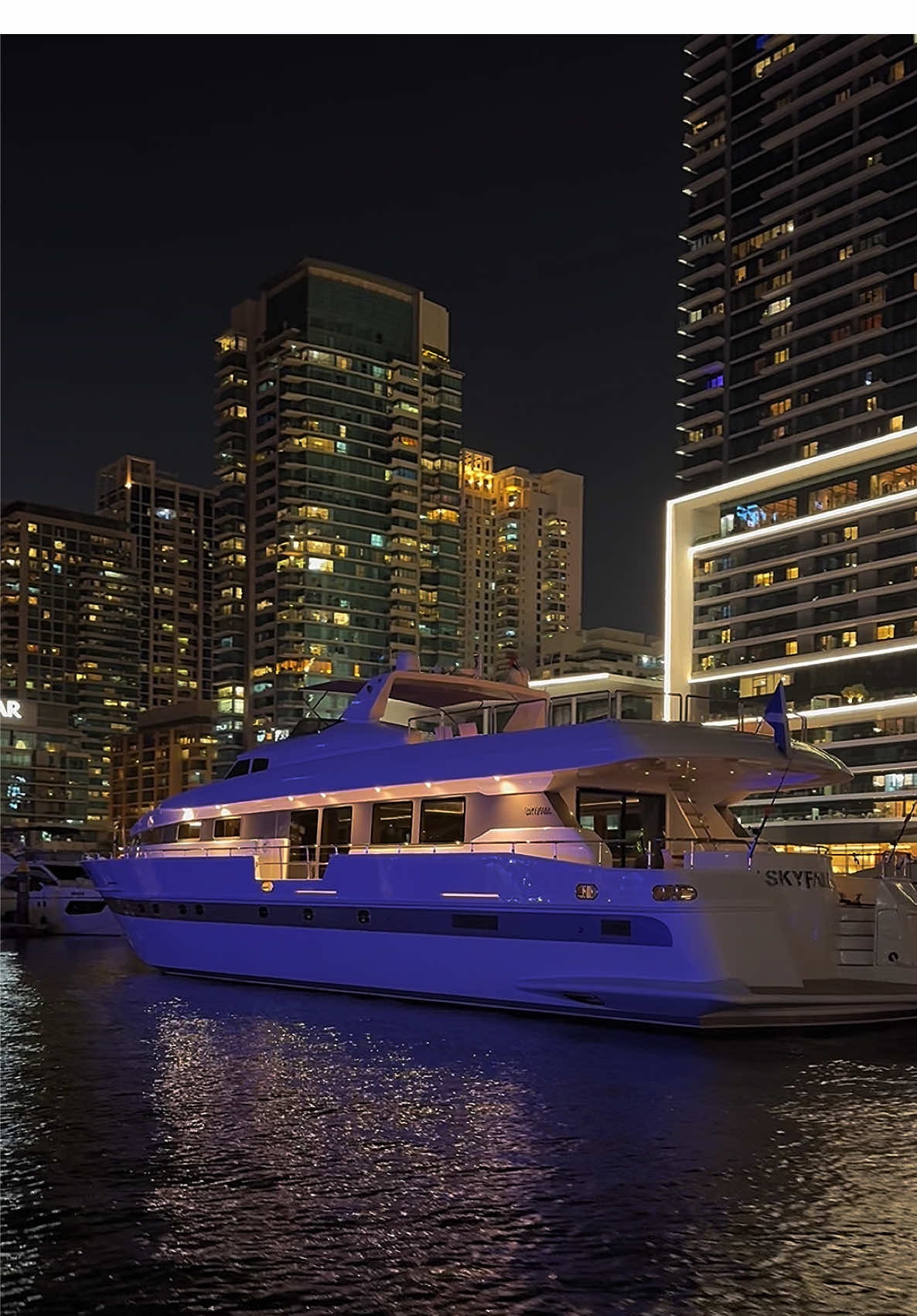 Yacht night vibe ✨  . #fyp #foryoupage #viral #viral_video #night #marina #dubai #burjkhalifa #emirates #nightlife #dxb #dubainight #pourtoipage #luxurylife #vacation #travel #Lifestyle #trending #traveltiktok #dubaibeach #bucketlist #travelbucketlist #beachclub #boat #tour #boat #luxury #asthetics #fördig #furdich #furyou #foryoupage❤️❤️ 