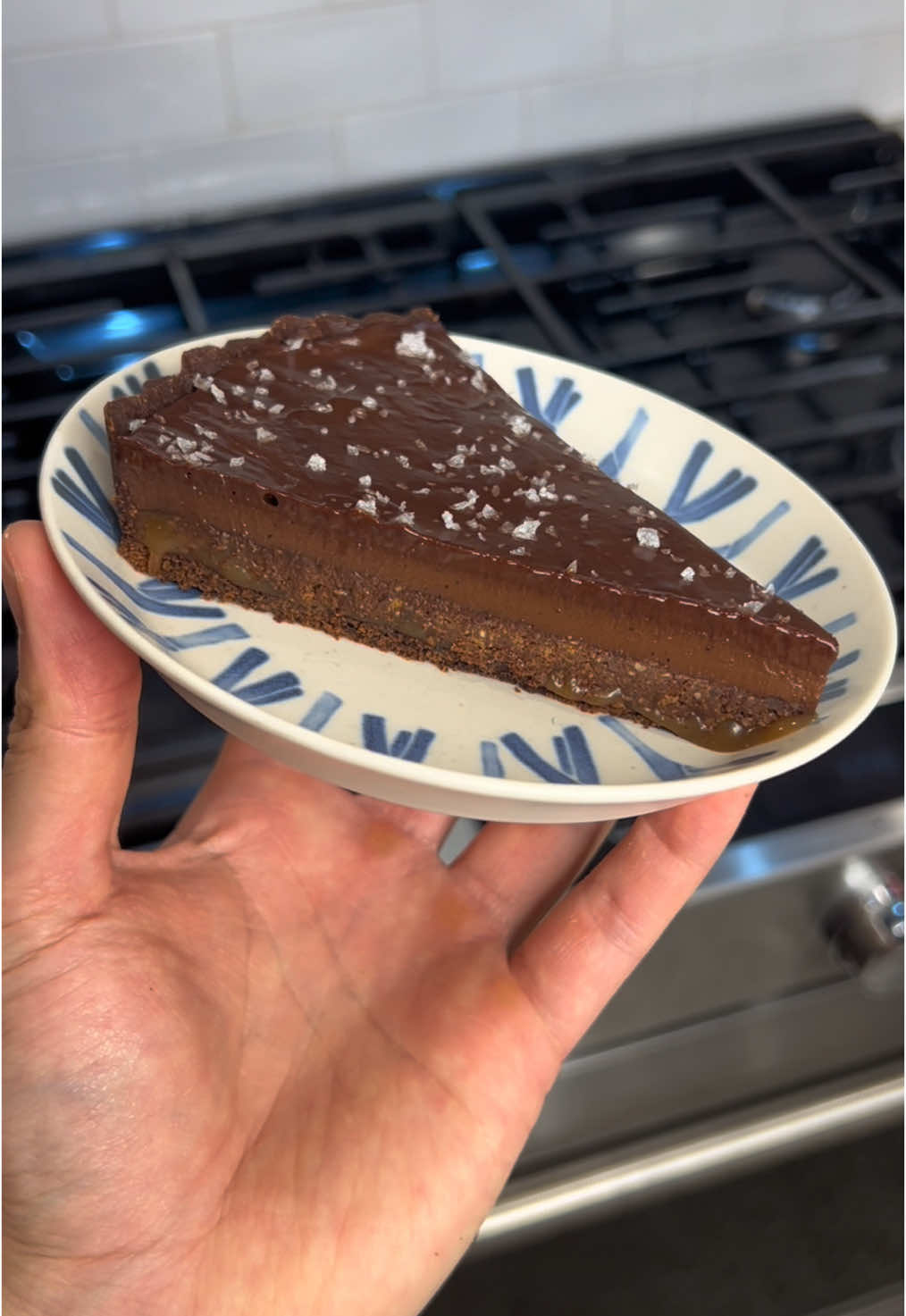 I spent 3 months in Copenhagen working at noma back in 2019. My mornings off were spent at Atelier September. Here’s their chocolate tart! #atelierseptember #chocolate #tart #Recipe #chef #copenhagen #pastry #fyp 