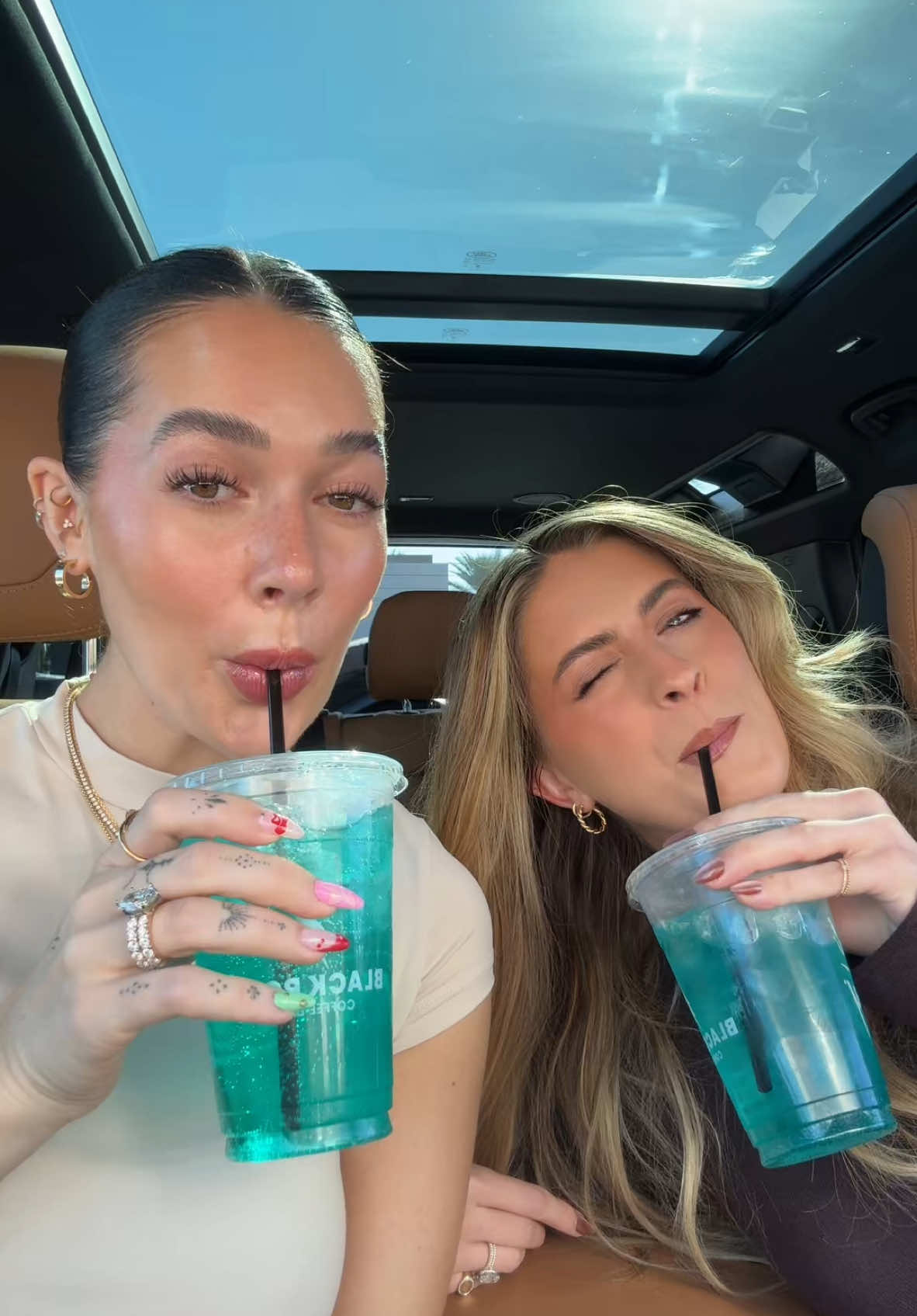 It was absolutely necessary to have @Whitney Simmons try a blue lagoon 💅🏼🫧 #fyp #viral #trending #bluelagoon 