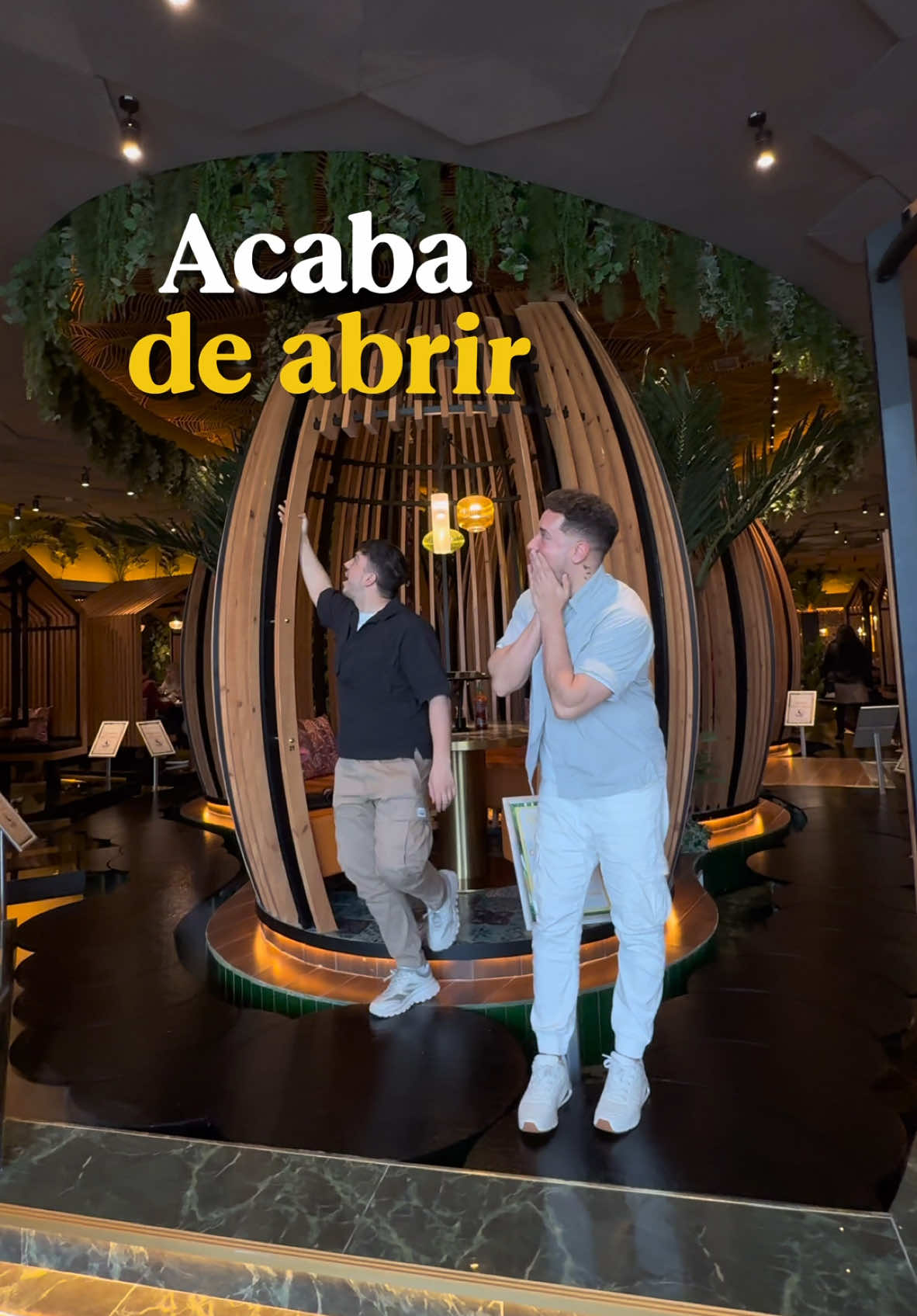 ⬇️ TODA LA INFO ⬇️ 😍Hemos descubierto el primer buffet thailandés de toda España y atención porque está en Madrid 😱Con la cantidad de buffets que hay en España ya nos hacía falta alguno diferente y este en relación calidad-precio ha sido muy top 🍽️ Vas a poder encontrar platos típicos de la cocina thai 🚨 Atención porque hay opciones para todo el mundo y tienen también muchísimos platos asiáticos de todo tipo 😇 Platos típicos de toda la vida y creaciones únicas que no encontrarás en otros sitios 🤑 Lunes a viernes mediodías : 17.80 € - Lunes a jueves noches : 23.90 € - Viernes noche a domingos. festivos y vísperas: 24.90 € 👉 Bebida y postre no incluidos  📍Buffet Simply Thai - C.C. Oasiz (Madrid) #buffet #madrid #buffetmadrid #madridbuffet #restaurante #restaurantemadrid #comerenmadrid #platosentiktok