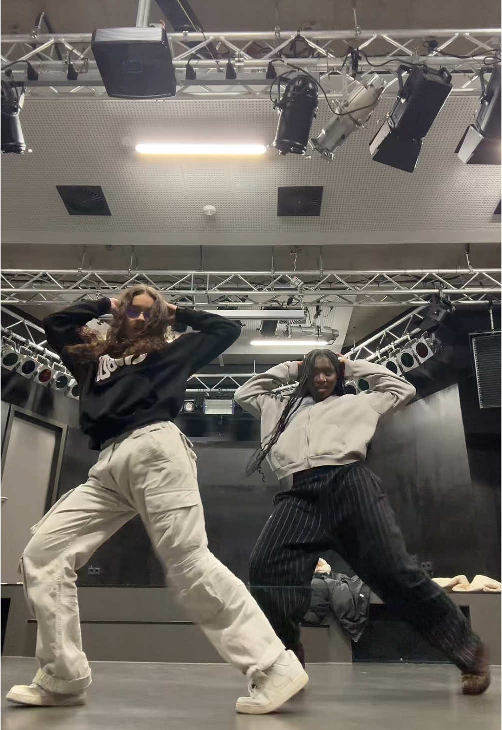 love to get 2 on 💫 | dancers: @melanie.br @bębęw | dc: @Christopher Aguirre #dancechoreography #dancestolearn #dances2025trends #hiphopdance #dancing #dancetok #hiphop #hiphopdancing #hiphoptok #crew #offmask #hiphopdancecrew #dancinghiphop #dancecrew #hiphopcrew #offmaskcrew #dances2025 