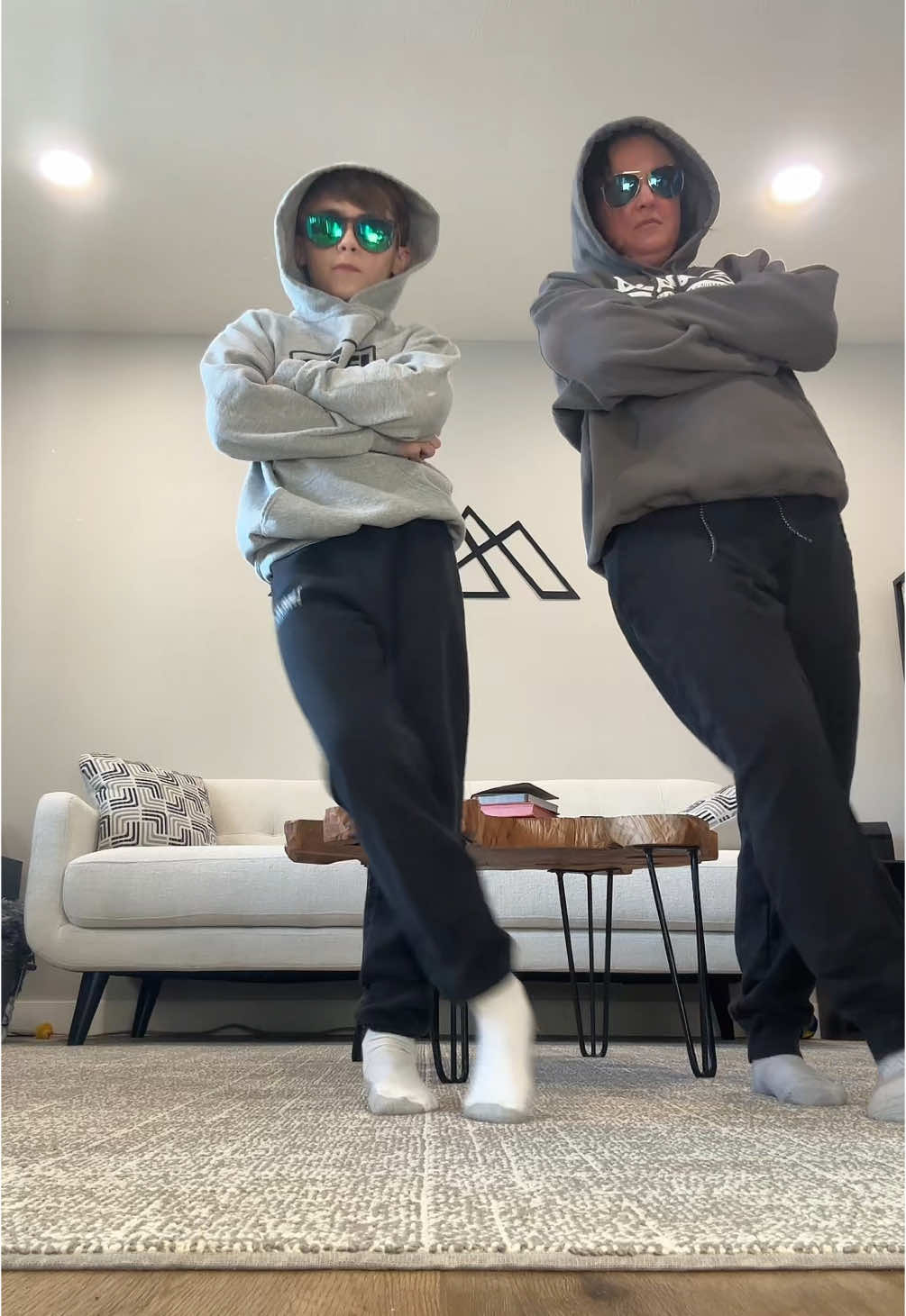 Like mother like son  #fyp #momsonduo #dance #fy #momandson #dancing #tiktokdance 