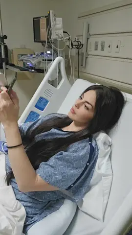 No questions please only prayers this is a private matter ... #admitted #hospitalsucks #thoughtsandprayers #respectmyprivacy #hospital #selfie #imfine 